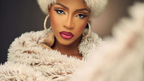 How to Sparkle at Christmas as a Stylish 50+ Woman