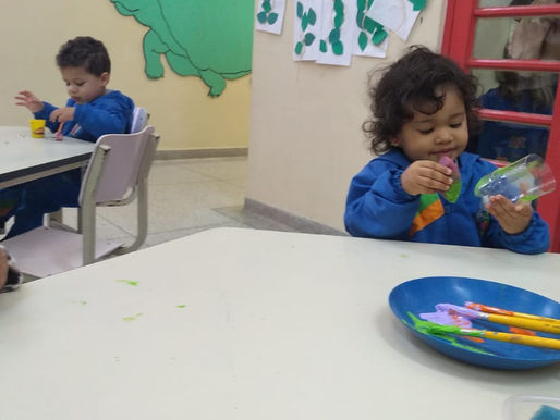 Inf I A pintura com as garrafas PET