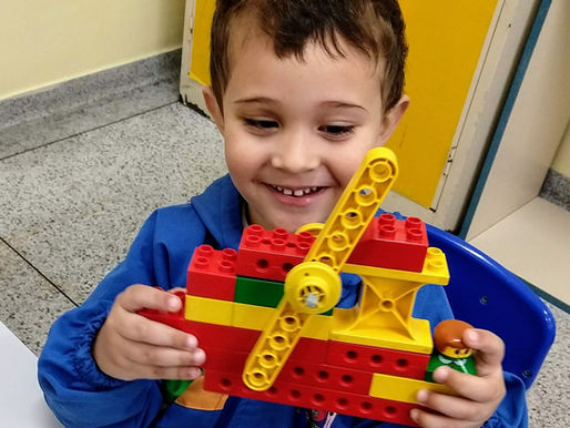Infantil III A - Exploração livre com LEGO