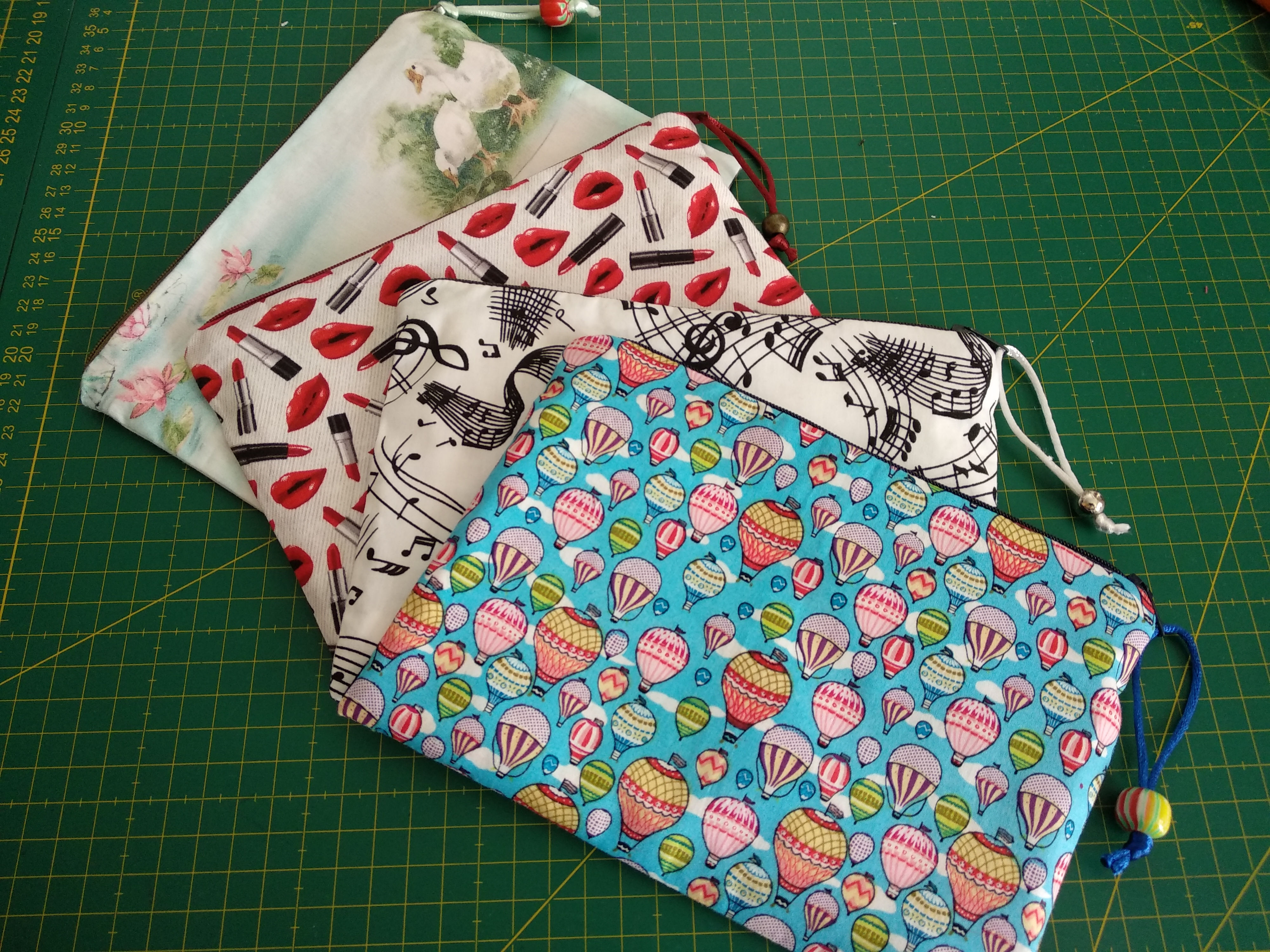 Cartera para mascarilla y gel