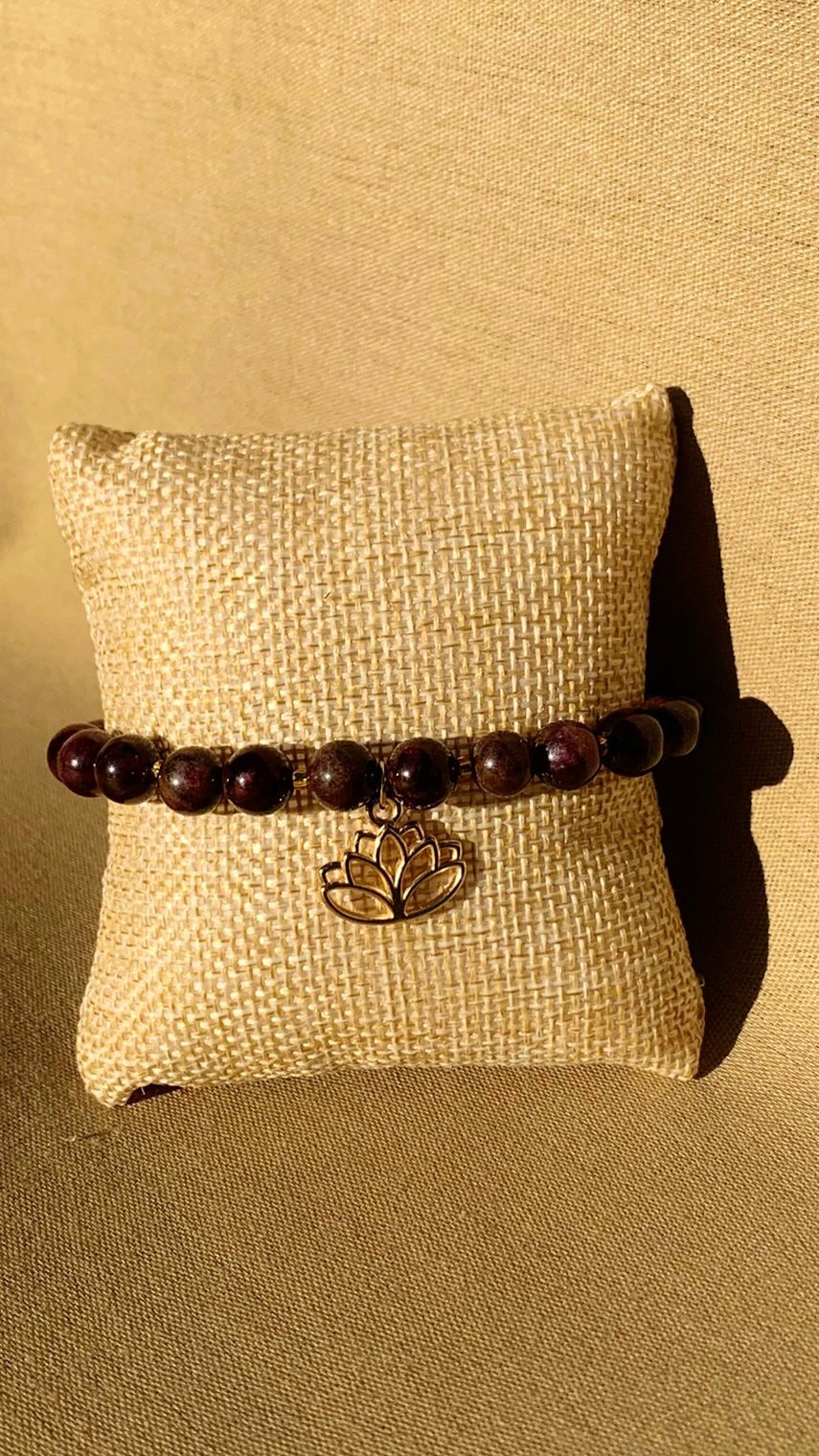 Thumbnail: Garnet Beaded Bracelet -8mm