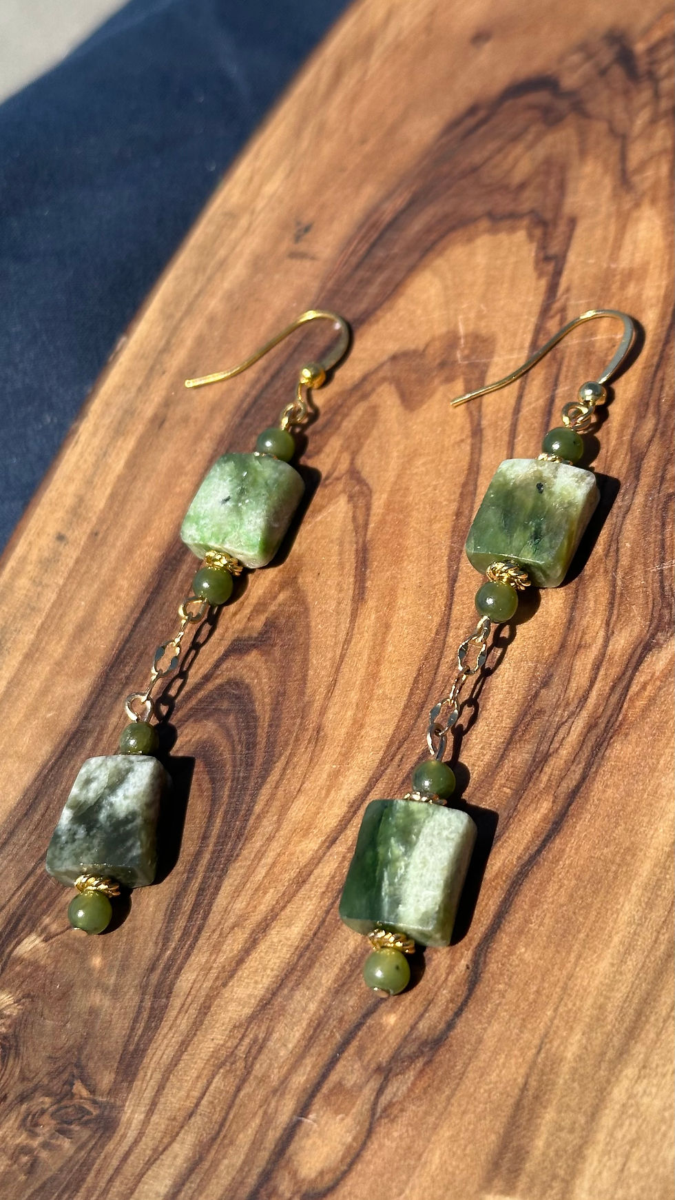 Thumbnail: Golden Jade Radiance