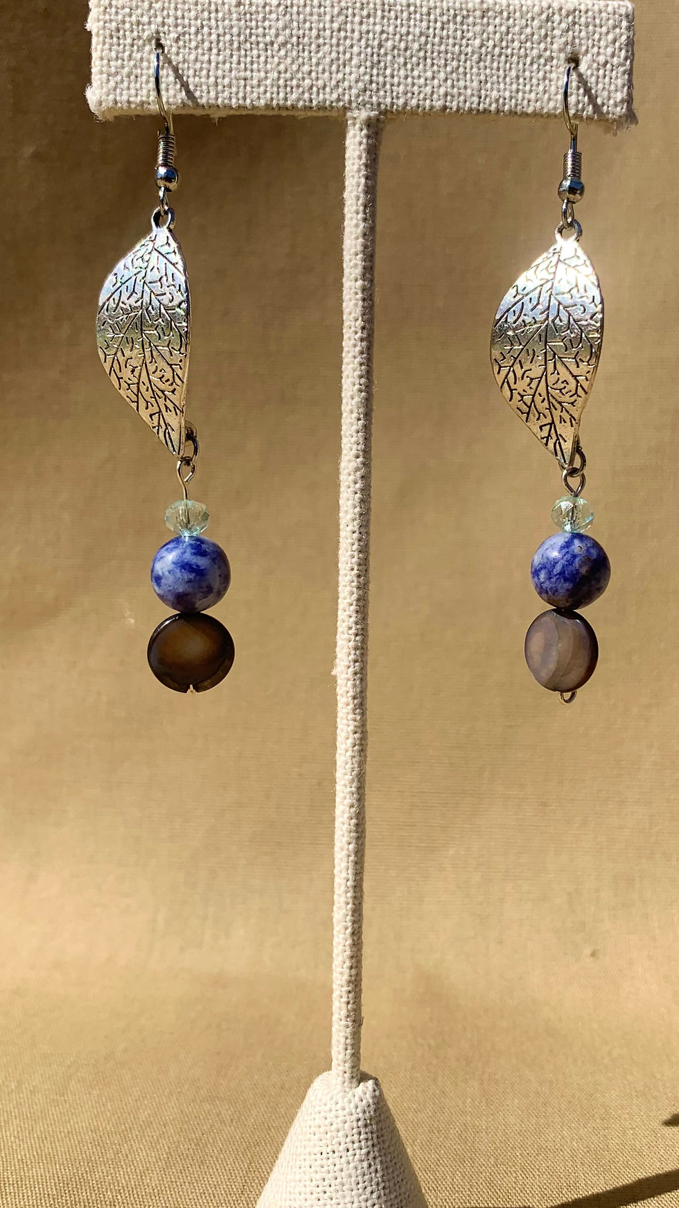Thumbnail: Leaf with Sodalite