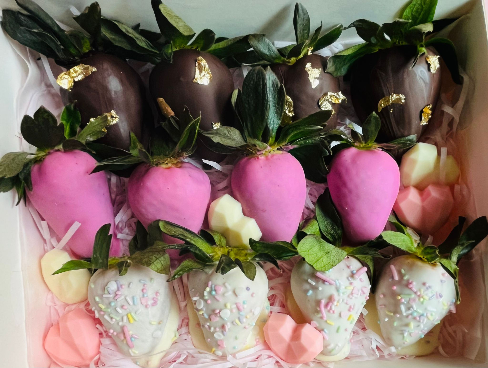 Healthy choice Gift box - Fresh 12 strawberries dipped chocolate