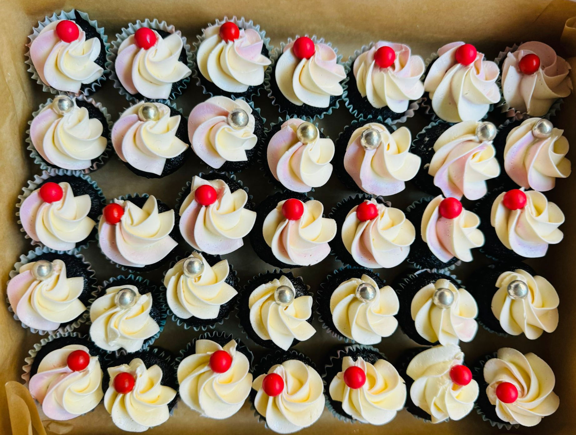 Jumbo box of 36 mini cupcakes