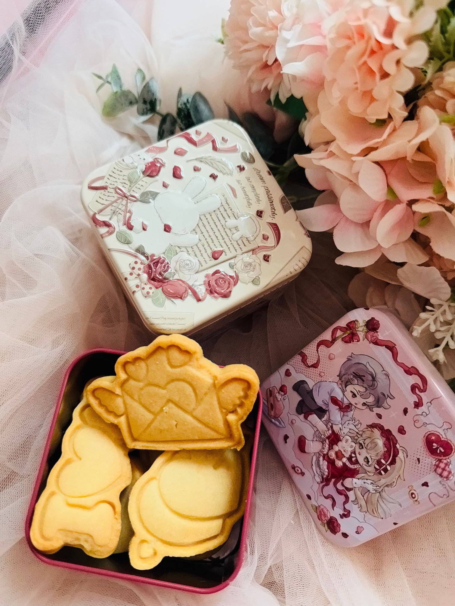 XOXO Butter Cookie Tin