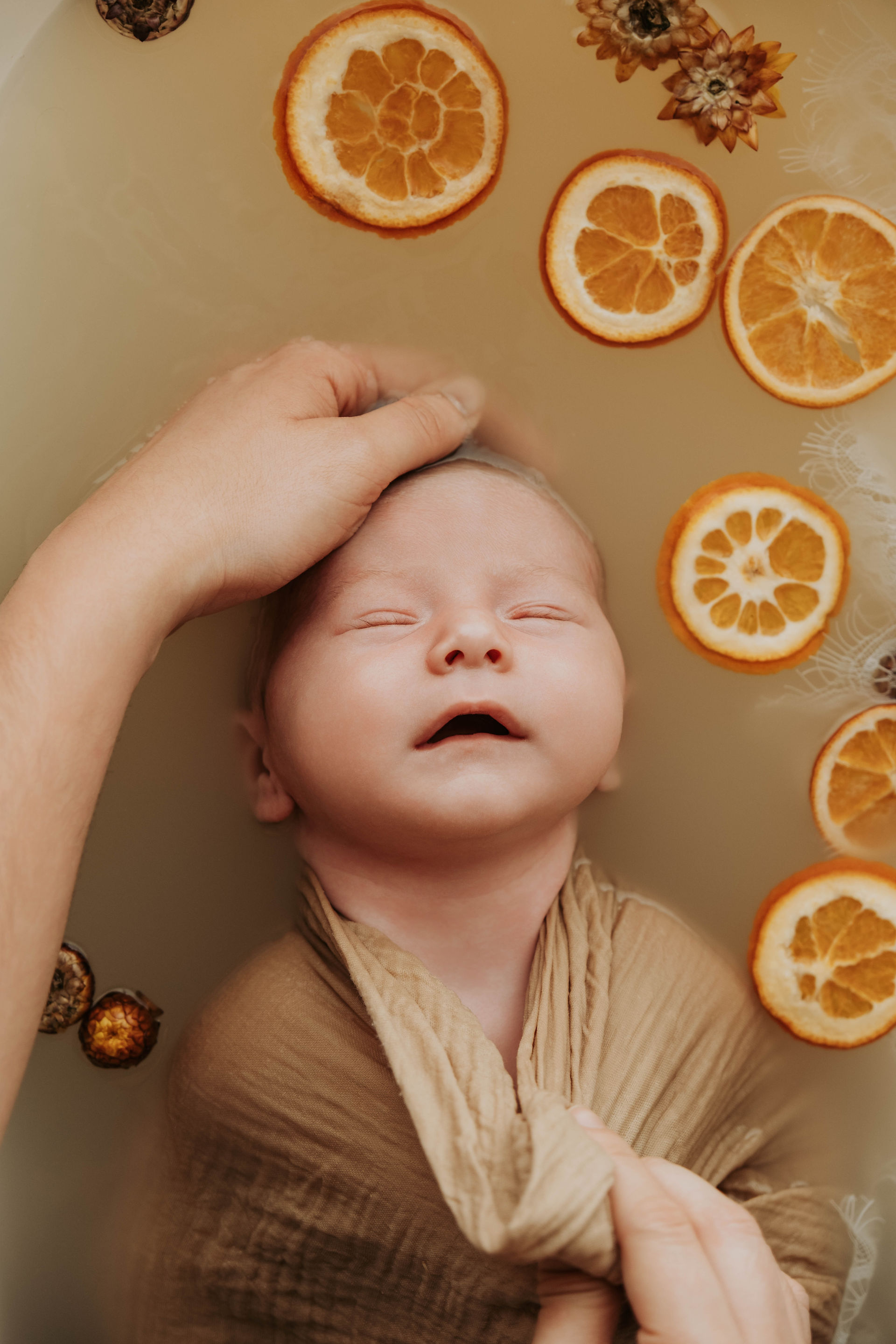 bébé bain enveloppé