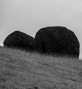 Isla de Pascua esta ubicada en el Océano Pacífico Sur, sobre el extremo más oriental de la Polinesia. Considerada uno de los lugares más aislados del mundo, a unos 3800 km. hacia el oeste del continente americano, la isla pertenece a la República de Chile, como “territorio especial”. Fotografías, Magdalena León. Visita nuestro sitio www.portafolio-mag.com 