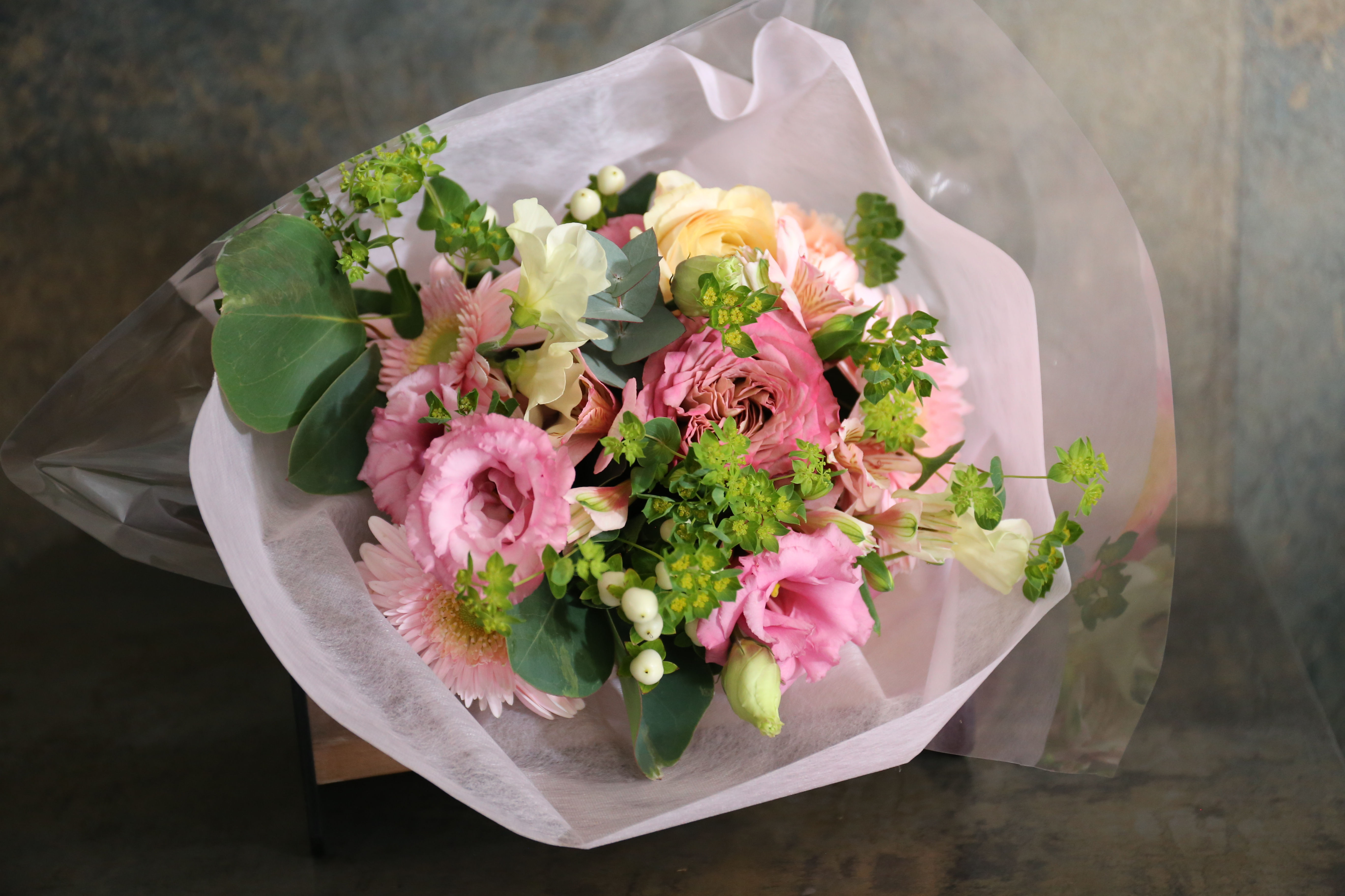 花束 ラウンド 送料込み