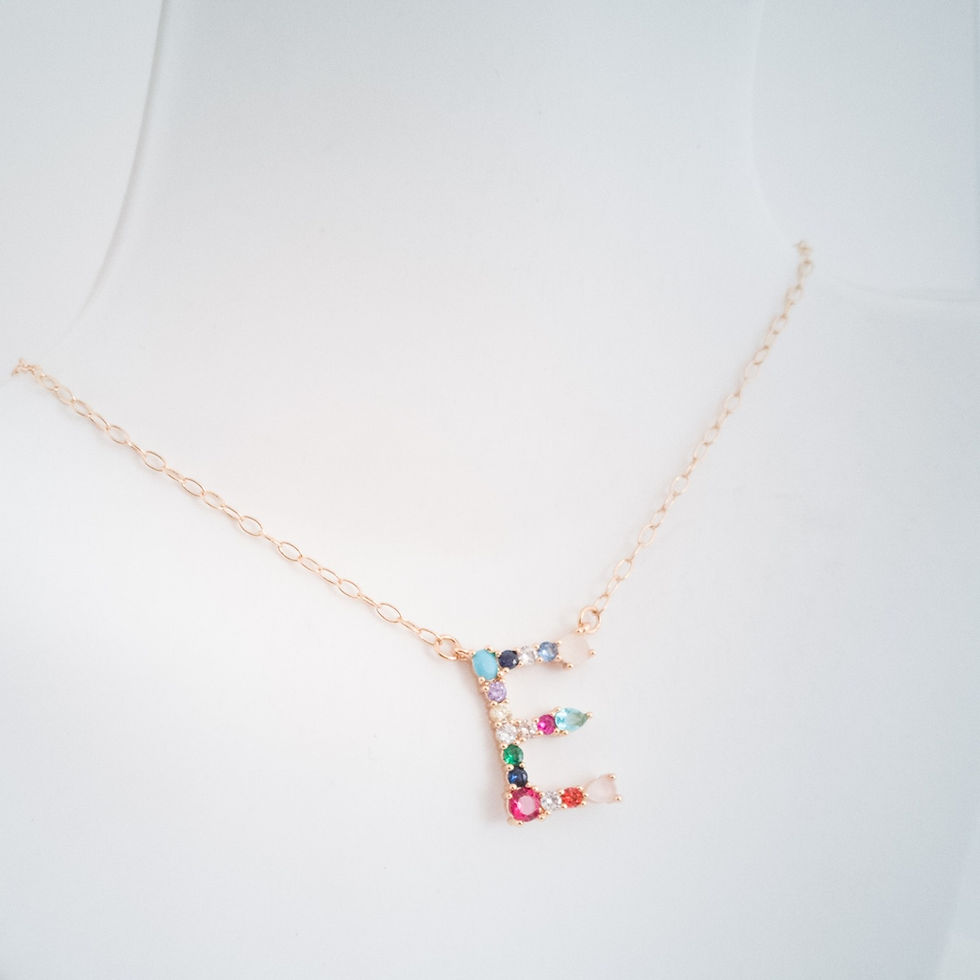 Collar Inicial "E"