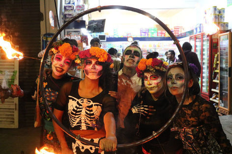 Con mega ofrenda monumental Milpa Alta celebra el día de muertos.