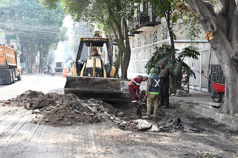 La edil Alessandra Rojo de la Vega supervisa reencarpetado en Miguel Schultz