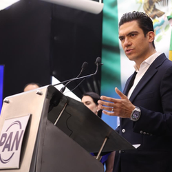 Jorge Romero acusa intento de censura de Morena y promete defender la libertad de expresión