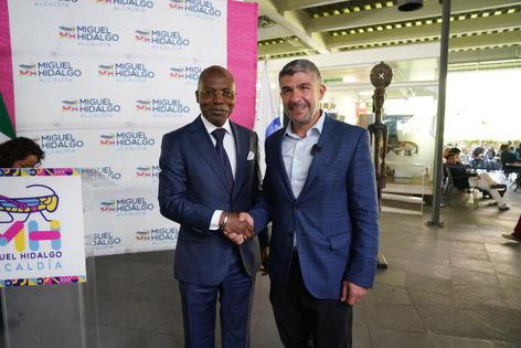 El edil de Miguel Hidalgo, Mauricio Tabe, realizó el "Miércoles Ciudadano Internacional" con el embajador de la República de Costa de Marfil