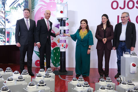 Clara Brugada entregó 30 mil videocámaras y 15 mil tótems para la seguridad de la CDMX