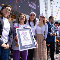 Con 9500 participantes la CDMX bate récord guinness de la clase de fútbol mas grande del mundo