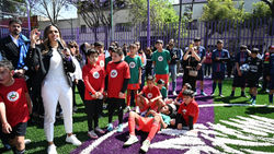 La edil Alessandra Rojo de la Vega entregó rehabilitación de cancha en parque sándalo