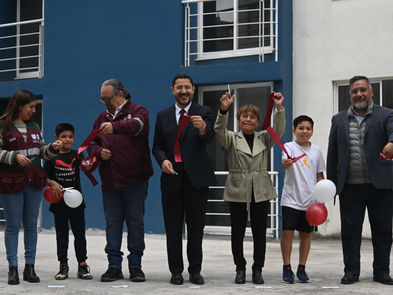 Entrega Martí Batres unidad habitacional "Carola" en Álvaro Obregón, en beneficio de 375 familias