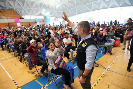 Mauricio Tabe entregó apoyo a personas con discapacidad