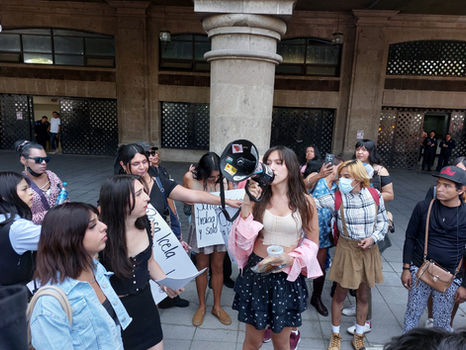 Colectivas de personas trans y no binarias acudieron a la Secretaría de las Mujeres de la Ciudad