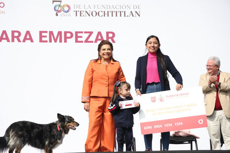 Clara Brugada encabezó la entrega del programa “Mi beca para empezar”, con un total de 40 mil apoyos
