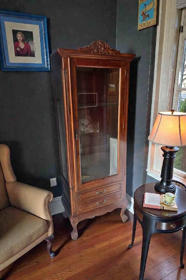 Vintage Display Cabinet Lockable 🚛186x63x39 AU$251