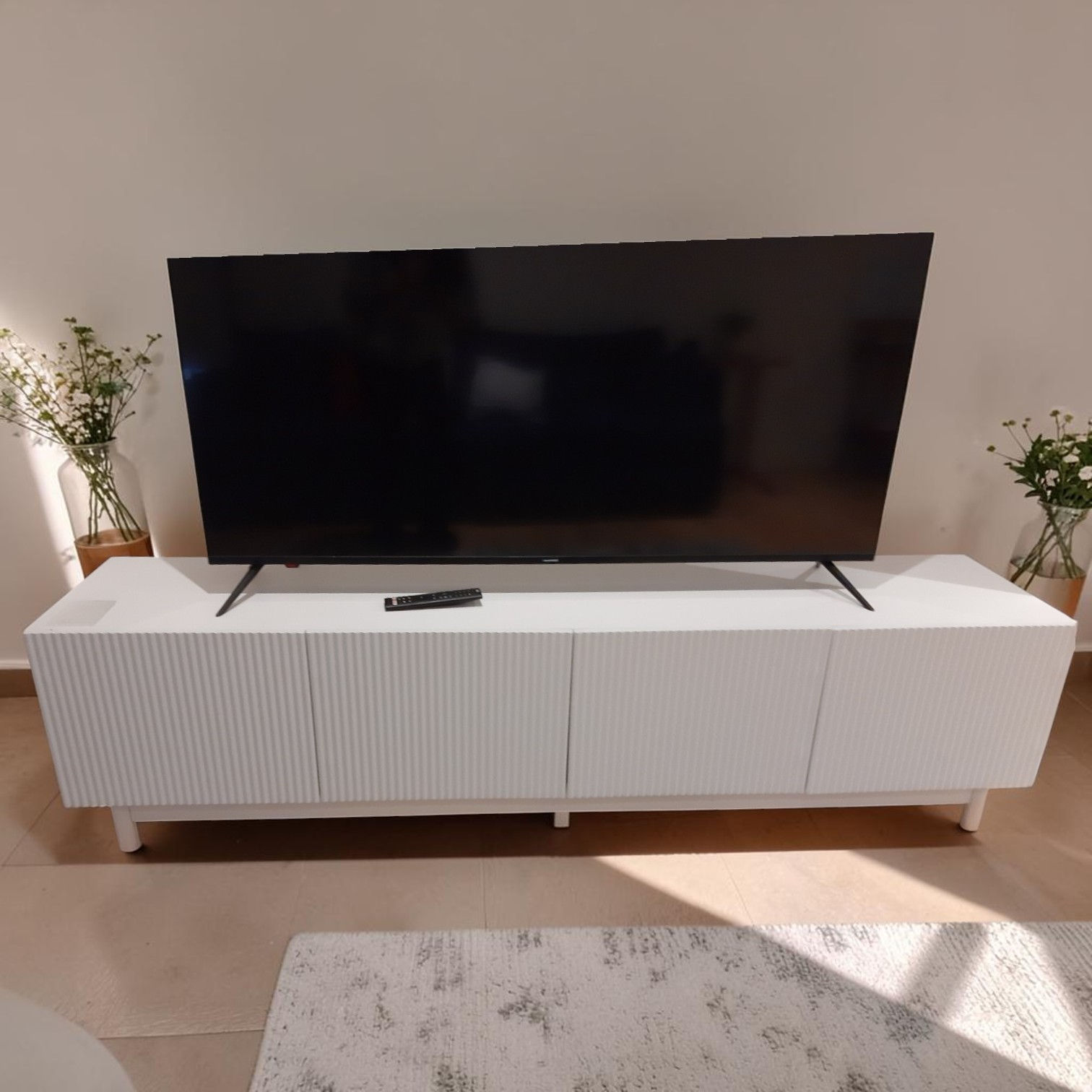 White 4 Door Entertainment TV Unit (Height: 450 Cmdepth: 400 Cmwidth: 1800 Cm)