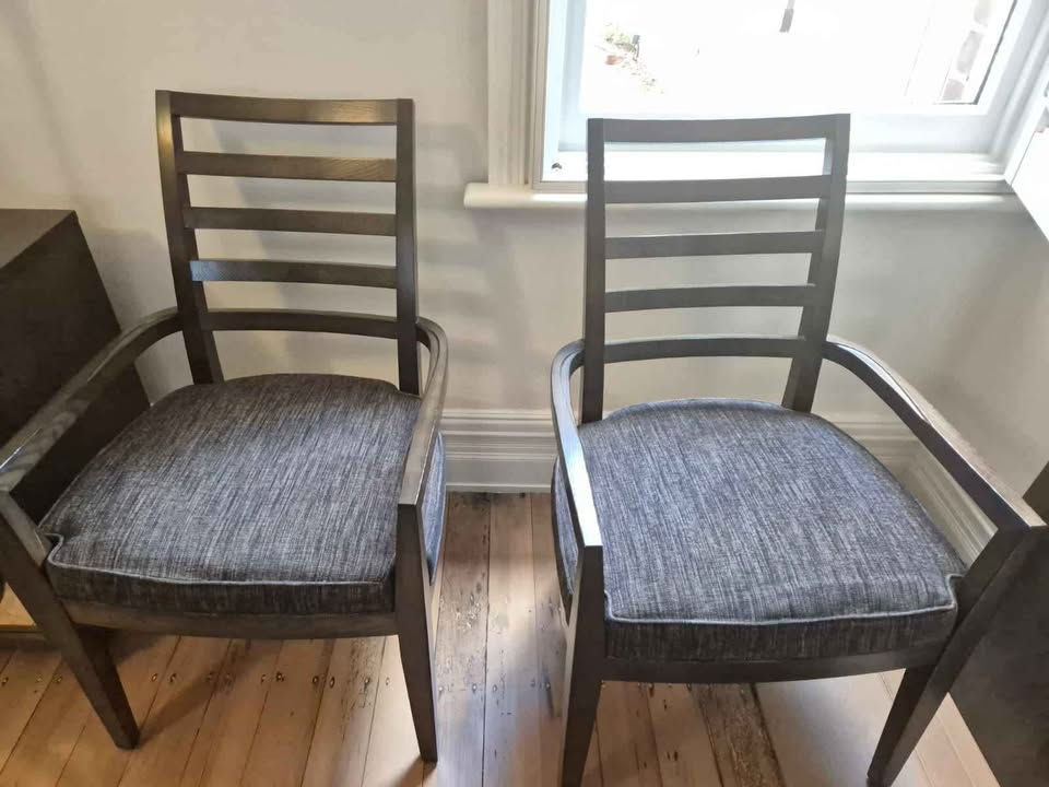 Dinning Table With Chairs🚛 AU$499