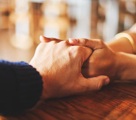 beautiful-couple-hands_1339901-15125.jpg
