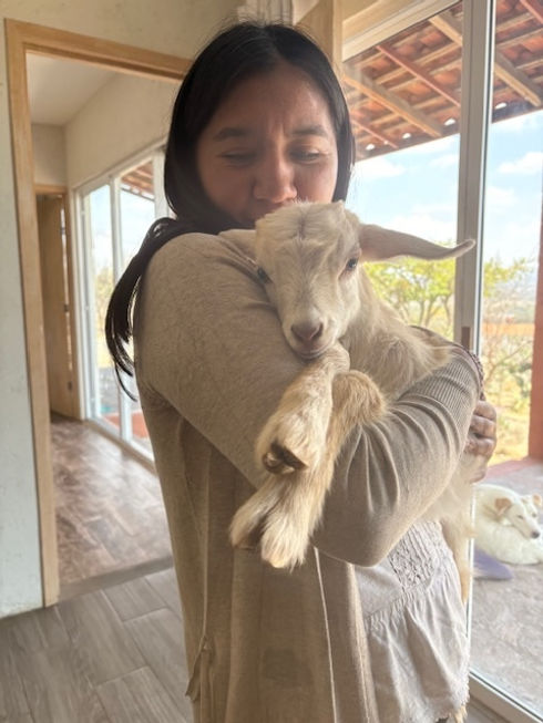 Foto Marisol con chiva.jpg