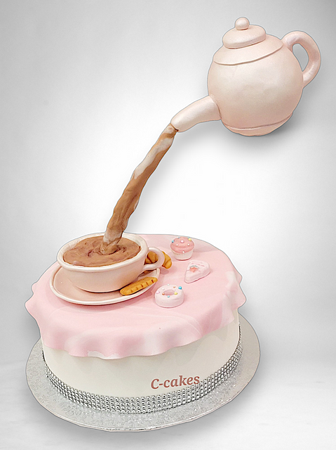 originele taart met theekop en zwevende theepot, roze theekrans design met illusie-effect