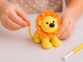 Kinderen werken met fondant tools en eetbare decoraties