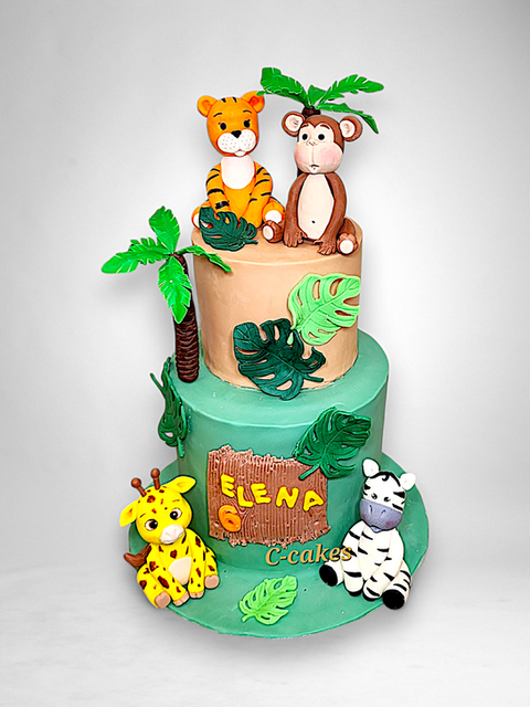 kleurrijke kindertaart in jungle thema met leeuw, aap en zebra – vibrant jungle-themed cake with fondant animals and tropical leaves
