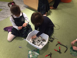 Take-apart station/electronics