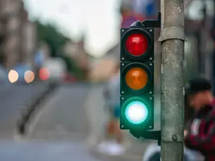 Control de semáforos: Cómo optimizar la movilidad y la seguridad en intersecciones