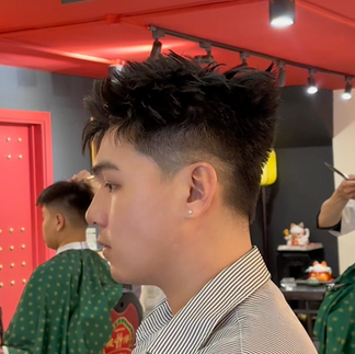 bespoke barbering, bespokecoloring, bespoke home service, cắt tóc tận nơi, cắt tóc tận nhà, barber home service, cạo râu khăn nóng, barber, barbershop, tiệm tóc nam, cắt tóc nam, tiệm hớt tóc, hớt tóc nam, tóc nam đẹp, tiệm cắt tóc quận 3, tiệm tóc quận 10, tiệm tóc quận 5, tóc nam lịch sự, tóc nam cổ điển, cắt tóc, nhuộm tóc nam, uốn tóc, ép side
