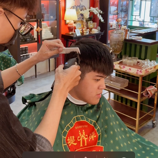 cạo râu khăn nóng, barber, barbershop, tiệm tóc nam, cắt tóc nam, tiệm hớt tóc, hớt tóc nam, tóc nam đẹp, tiệm cắt tóc quận 3, tiệm tóc quận 10, tiệm tóc quận 5, tóc nam lịch sự, tóc nam cổ điển, tạo kiểu tóc, sấy tóc, cắt tóc, tóc nam sành điệu, tóc đẹp quận 3, nhuộm tóc nam, uốn tóc, ép side, sidepart, buzzcut, tóc chải, pomade, undercut, pompadour,