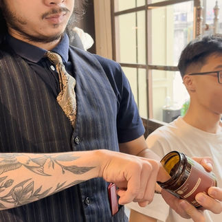 barber, barbershop, tiệm tóc nam, cắt tóc nam, tiệm hớt tóc, hớt tóc nam, tóc nam đẹp, tiệm cắt tóc quận 3, tiệm tóc quận 10, tiệm tóc quận 5, tóc nam lịch sự, tóc nam cổ điển, tóc nam đi tiệt, cắt tóc nam ở đâu, tạo kiểu tóc, sấy tóc, cắt tóc, tóc nam sành điệu, tóc đẹp quận 3, nhuộm tóc nam, uốn tóc, ép side, sidepart, longtrim, buzzcut, tóc chải, pomade, undercut, pompadour, gentleman,