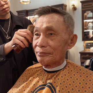 barber, barbershop, tiệm tóc nam, cắt tóc nam, tiệm hớt tóc, hớt tóc nam, tóc nam đẹp, tiệm cắt tóc quận 3, tiệm tóc quận 10, tiệm tóc quận 5, tóc nam lịch sự, tóc nam cổ điển, tóc nam đi tiệt, cắt tóc nam ở đâu, tạo kiểu tóc, sấy tóc, cắt tóc, tóc nam sành điệu, tóc đẹp quận 3, nhuộm tóc nam, uốn tóc, ép side, sidepart, longtrim, buzzcut, tóc chải, pomade, undercut, pompadour, gentleman