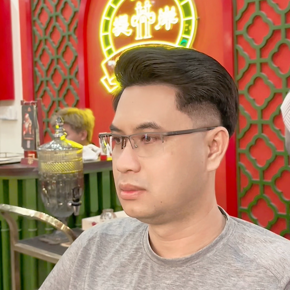 bespoke barbering, bespokecoloring, bespoke home service, cắt tóc tận nơi, cắt tóc tận nhà, barber home service, cạo râu khăn nóng, barber, barbershop, tiệm tóc nam, cắt tóc nam, tiệm hớt tóc, hớt tóc nam, tóc nam đẹp, tiệm cắt tóc quận 3, tiệm tóc quận 10, tiệm tóc quận 5, tóc nam lịch sự, tóc nam cổ điển, cắt tóc, nhuộm tóc nam, uốn tóc, ép side