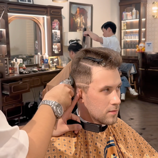 bespoke barbering, bespokecoloring, bespoke home service, cắt tóc tận nơi, cắt tóc tận nhà, barber home service, cạo râu khăn nóng, barber, barbershop, tiệm tóc nam, cắt tóc nam, tiệm hớt tóc, hớt tóc nam, tóc nam đẹp, tiệm cắt tóc quận 3, tiệm tóc quận 10, tiệm tóc quận 5, tóc nam lịch sự, tóc nam cổ điển, cắt tóc, nhuộm tóc nam, uốn tóc, ép side
