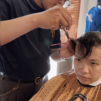barber, barbershop, tiệm tóc nam, cắt tóc nam, tiệm hớt tóc, hớt tóc nam, tóc nam đẹp, tiệm cắt tóc quận 3, tiệm tóc quận 10, tiệm tóc quận 5, tóc nam lịch sự, tóc nam cổ điển, tóc nam đi tiệt, cắt tóc nam ở đâu, tạo kiểu tóc, sấy tóc, cắt tóc, tóc nam sành điệu, tóc đẹp quận 3, nhuộm tóc nam, uốn tóc, ép side, sidepart, longtrim, buzzcut, tóc chải, pomade, undercut, pompadour, gentleman
