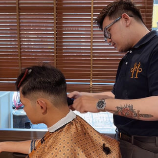 barber, barbershop, tiệm tóc nam, cắt tóc nam, tiệm hớt tóc, hớt tóc nam, tóc nam đẹp, tiệm cắt tóc quận 3, tiệm tóc quận 10, tiệm tóc quận 5, tóc nam lịch sự, tóc nam cổ điển, tóc nam đi tiệt, cắt tóc nam ở đâu, tạo kiểu tóc, sấy tóc, cắt tóc, tóc nam sành điệu, tóc đẹp quận 3, nhuộm tóc nam, uốn tóc, ép side, sidepart, longtrim, buzzcut, tóc chải, pomade, undercut, pompadour, gentleman