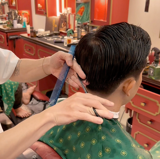 bespoke barbering, bespokecoloring, bespoke home service, cắt tóc tận nơi, cắt tóc tận nhà, barber home service, cạo râu khăn nóng, barber, barbershop, tiệm tóc nam, cắt tóc nam, tiệm hớt tóc, hớt tóc nam, tóc nam đẹp, tiệm cắt tóc quận 3, tiệm tóc quận 10, tiệm tóc quận 5, tóc nam lịch sự, tóc nam cổ điển, cắt tóc, nhuộm tóc nam, uốn tóc, ép side