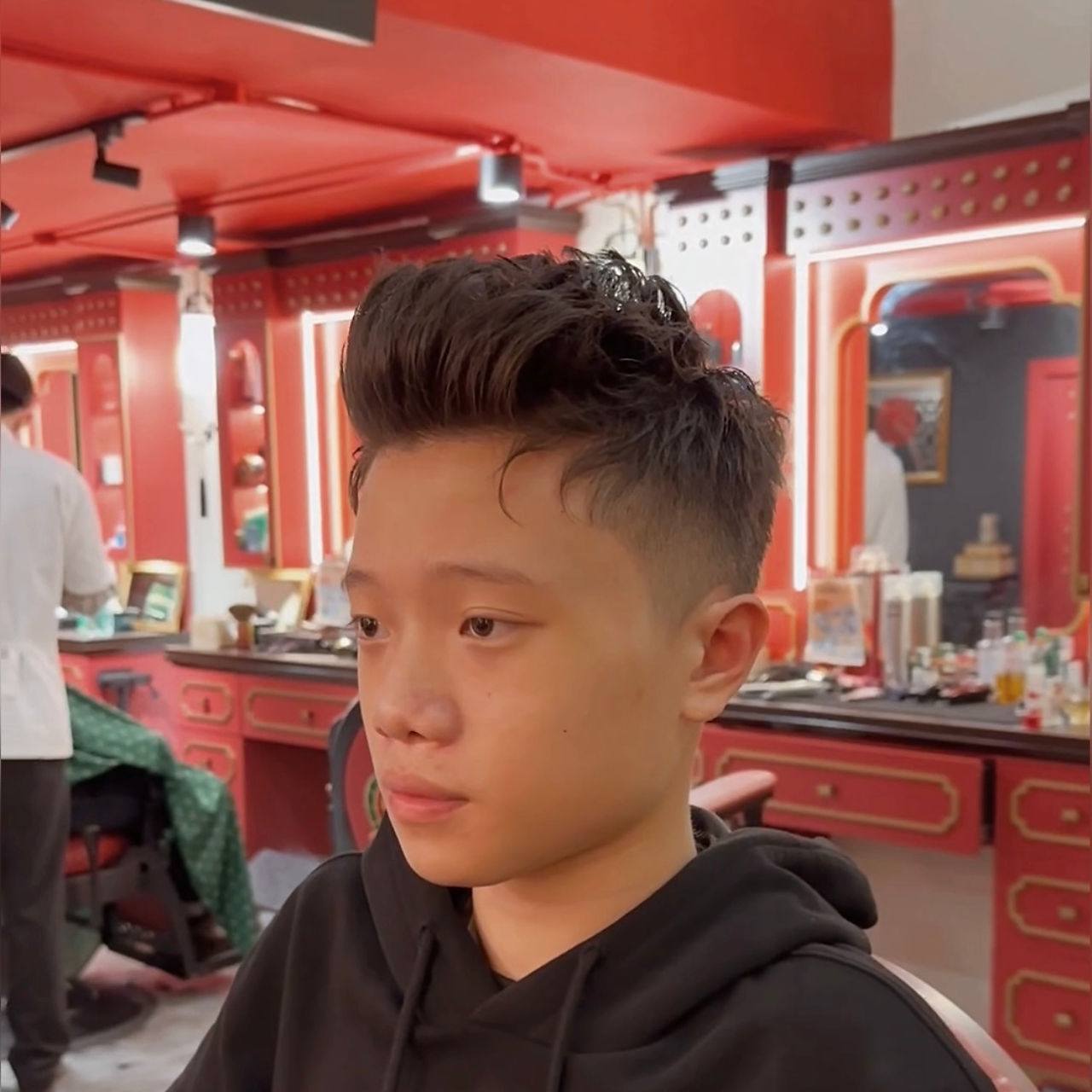 cạo râu khăn nóng, barber, barbershop, tiệm tóc nam, cắt tóc nam, tiệm hớt tóc, hớt tóc nam, tóc nam đẹp, tiệm cắt tóc quận 3, tiệm tóc quận 10, tiệm tóc quận 5, tóc nam lịch sự, tóc nam cổ điển, tạo kiểu tóc, sấy tóc, cắt tóc, tóc nam sành điệu, tóc đẹp quận 3, nhuộm tóc nam, uốn tóc, ép side, sidepart, buzzcut, tóc chải, pomade, undercut, pompadour