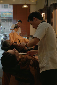 cạo râu khăn nóng, barber, barbershop, tiệm tóc nam, cắt tóc nam, tiệm hớt tóc, hớt tóc nam, tóc nam đẹp, tiệm cắt tóc quận 3, tiệm tóc quận 10, tiệm tóc quận 5, tóc nam lịch sự, tóc nam cổ điển, tạo kiểu tóc, sấy tóc, cắt tóc, tóc nam sành điệu, tóc đẹp quận 3, nhuộm tóc nam, uốn tóc, ép side, sidepart, buzzcut, tóc chải, pomade, undercut, pompadour