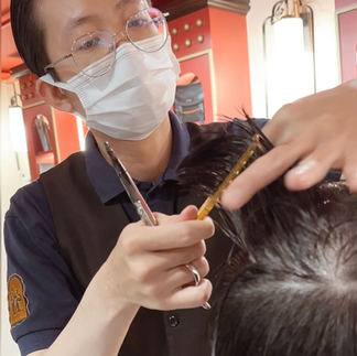 barber, barbershop, tiệm tóc nam, cắt tóc nam, tiệm hớt tóc, hớt tóc nam, tóc nam đẹp, tiệm cắt tóc quận 3, tiệm tóc quận 10, tiệm tóc quận 5, tóc nam lịch sự, tóc nam cổ điển, tóc nam đi tiệt, cắt tóc nam ở đâu, tạo kiểu tóc, sấy tóc, cắt tóc, tóc nam sành điệu, tóc đẹp quận 3, nhuộm tóc nam, uốn tóc, ép side, sidepart, longtrim, buzzcut, tóc chải, pomade, undercut, pompadour, gentleman,