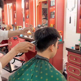 bespoke barbering, bespokecoloring, bespoke home service, cắt tóc tận nơi, cắt tóc tận nhà, barber home service, cạo râu khăn nóng, barber, barbershop, tiệm tóc nam, cắt tóc nam, tiệm hớt tóc, hớt tóc nam, tóc nam đẹp, tiệm cắt tóc quận 3, tiệm tóc quận 10, tiệm tóc quận 5, tóc nam lịch sự, tóc nam cổ điển, cắt tóc, nhuộm tóc nam, uốn tóc, ép side