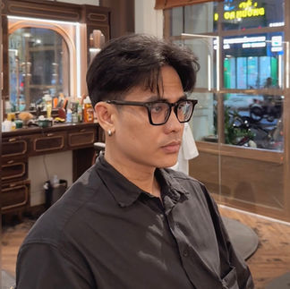 cạo râu khăn nóng, barber, barbershop, tiệm tóc nam, cắt tóc nam, tiệm hớt tóc, hớt tóc nam, tóc nam đẹp, tiệm cắt tóc quận 3, tiệm tóc quận 10, tiệm tóc quận 5, tóc nam lịch sự, tóc nam cổ điển, tạo kiểu tóc, sấy tóc, cắt tóc, tóc nam sành điệu, tóc đẹp quận 3, nhuộm tóc nam, uốn tóc, ép side, sidepart, buzzcut, tóc chải, pomade, undercut, pompadour,