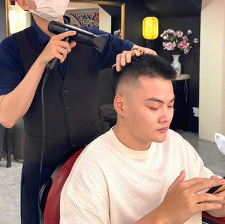 barber, barbershop, tiệm tóc nam, cắt tóc nam, tiệm hớt tóc, hớt tóc nam, tóc nam đẹp, tiệm cắt tóc quận 3, tiệm tóc quận 10, tiệm tóc quận 5, tóc nam lịch sự, tóc nam cổ điển, tóc nam đi tiệt, cắt tóc nam ở đâu, tạo kiểu tóc, sấy tóc, cắt tóc, tóc nam sành điệu, tóc đẹp quận 3, nhuộm tóc nam, uốn tóc, ép side, sidepart, longtrim, buzzcut, tóc chải, pomade, undercut, pompadour, gentleman